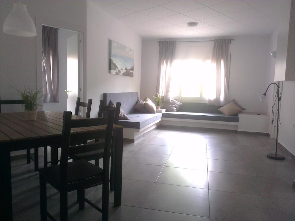 Apartaments La Riera Roses Room photo